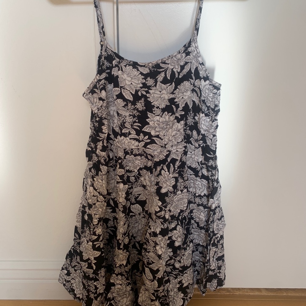 Black and white floral dress 🌸